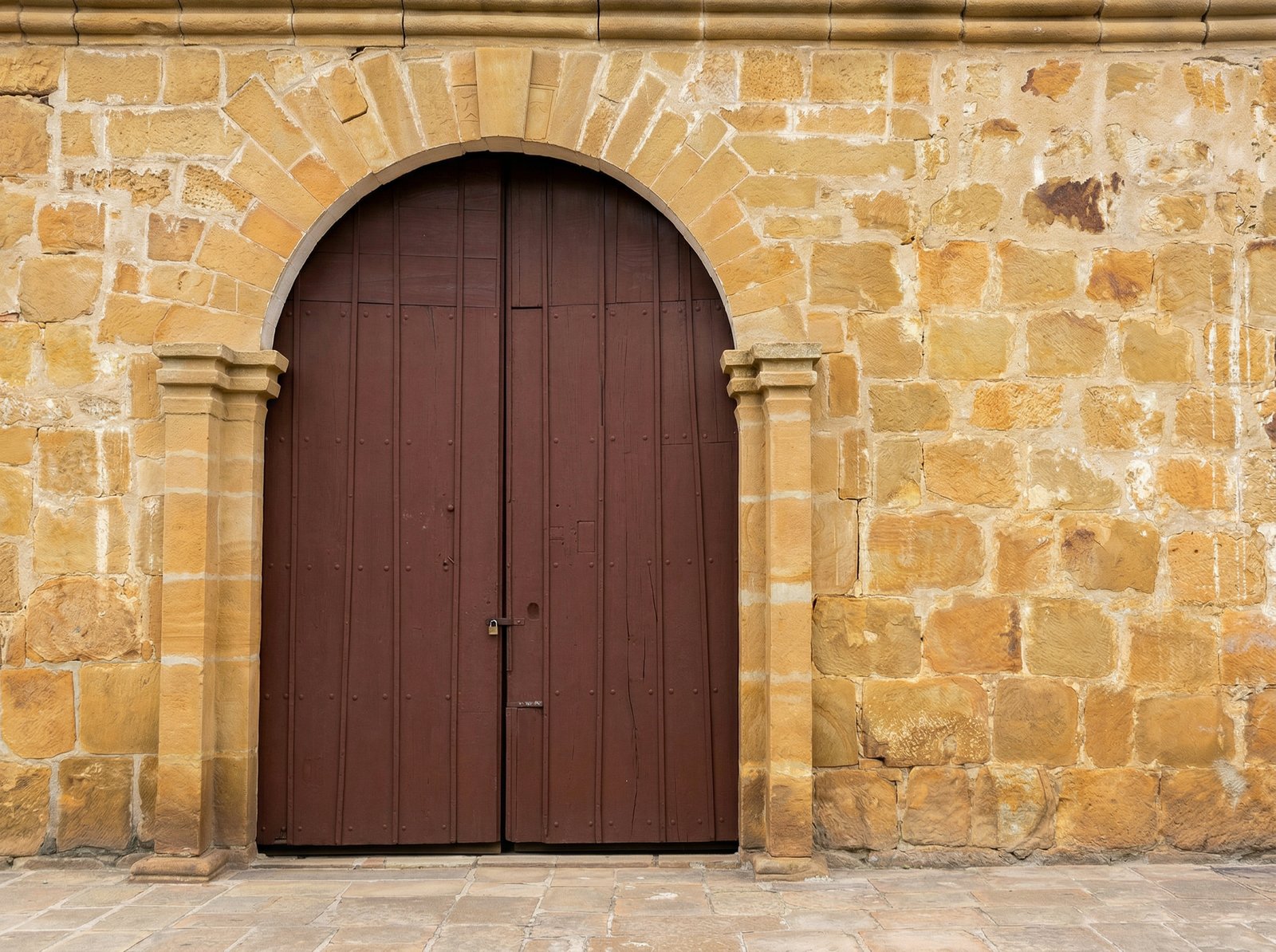 Kirchenwand nach der Laserreinigung